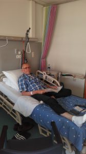  Funs Lemmens in bed voor operatie 6, Endoprothese aortaboog operatie, marfan syndroom